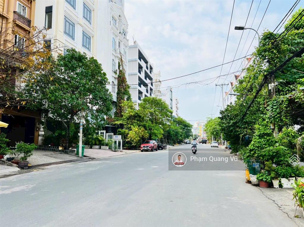 Bán toà chdv cao cấp mặt tiền đường 24m quận 7 dt sàn 1172m2 kc hầm + 08 tầng  hđt 300tr/th  50tỷ