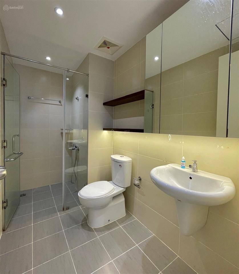 Bán gấp căn hộ 2 phòng ngủ, 2wc chung cư mone quận 7, view sông, dt 69m2, giá 4.49 tỷ, sổ hồng