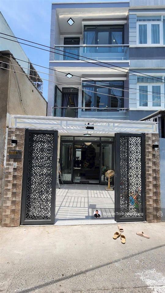 Bán nhà mới có sân trước rộng rãi nội thất cao cấp