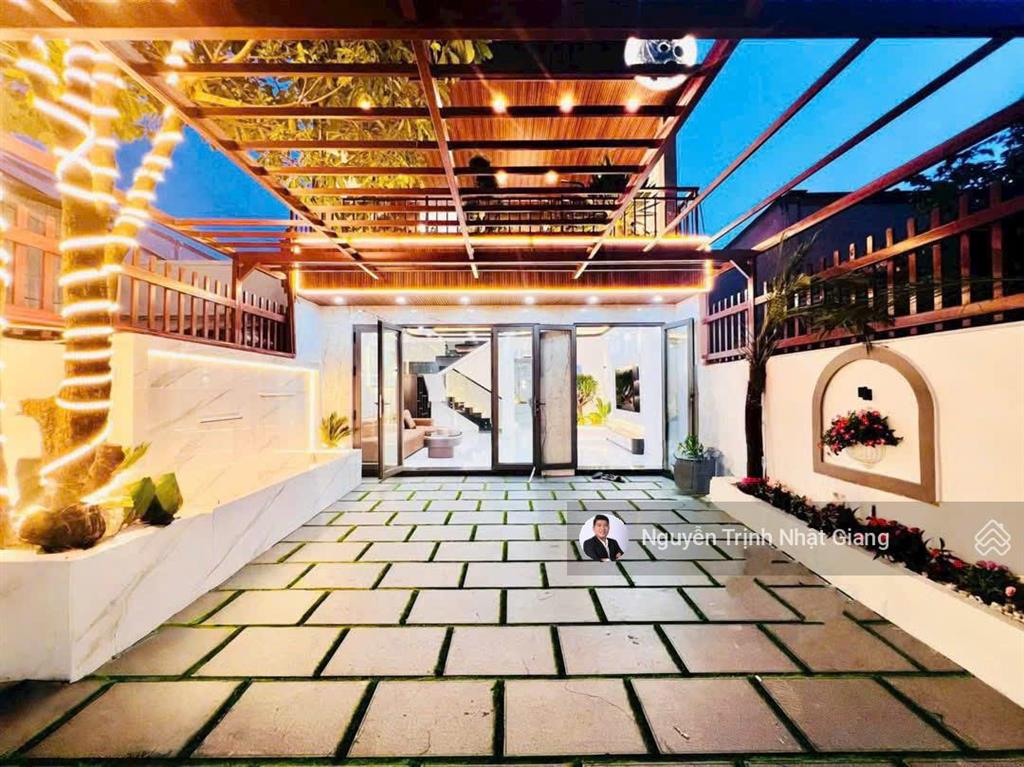 Siêu phẩm sân vườn view sông tặng full nội thất