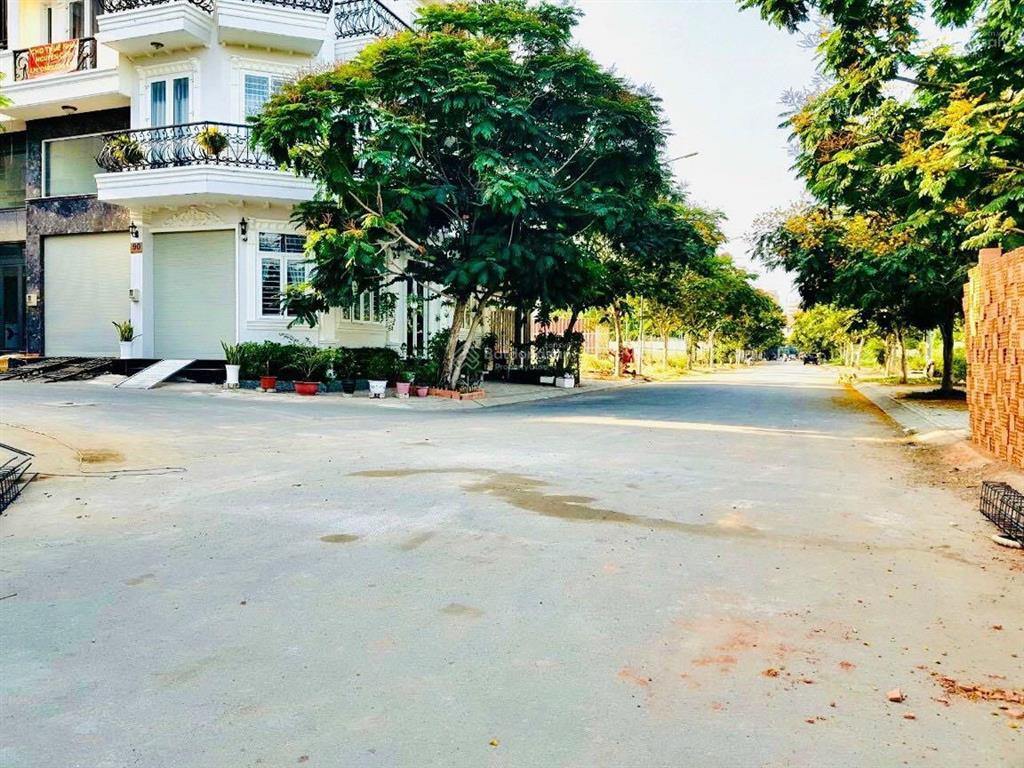 Bán đất ngay khu kdc hoàng quốc việt ngay sân vận động q7 dt 62.1m2 giá 6 tỷ 8 0938 940 ***