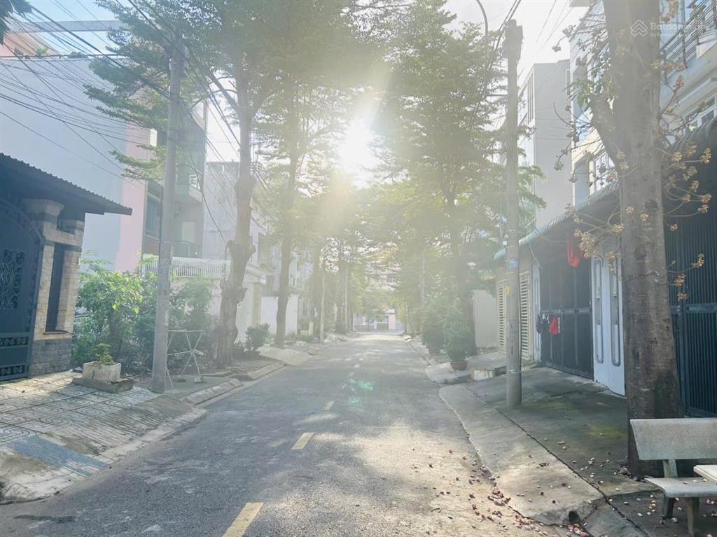 Bán lỗ lô đất đẹp đối diện công viên, dt 5x24(120m2) giá 4,7tỷ nền rẻ duy nhất tại dự án