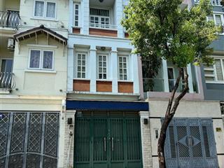 Bán nhà mặt tiền đường số 32, tân phong, q7, 15 tỷ, 72m2 tiện kinh doanh, kdc sầm uất