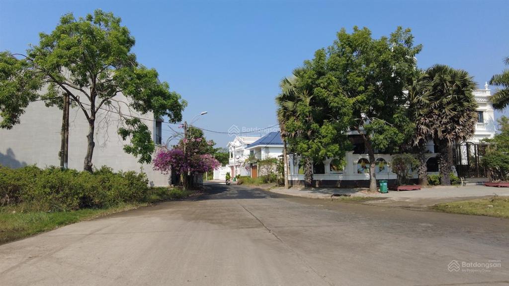 Bán gấp nền nhà phố view công viên kdc cotec nhà bè, đường trước nhà rộng 14m.  0934 080 ***