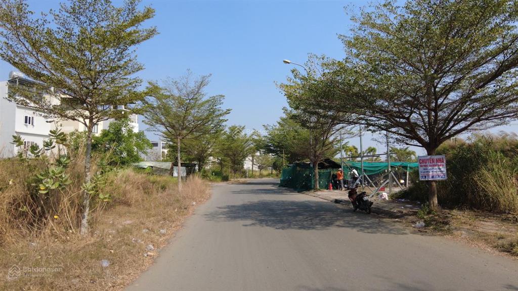 Bán gấp nền nhà phố view công viên kdc cotec nhà bè, đường trước nhà rộng 14m.  0934 080 ***