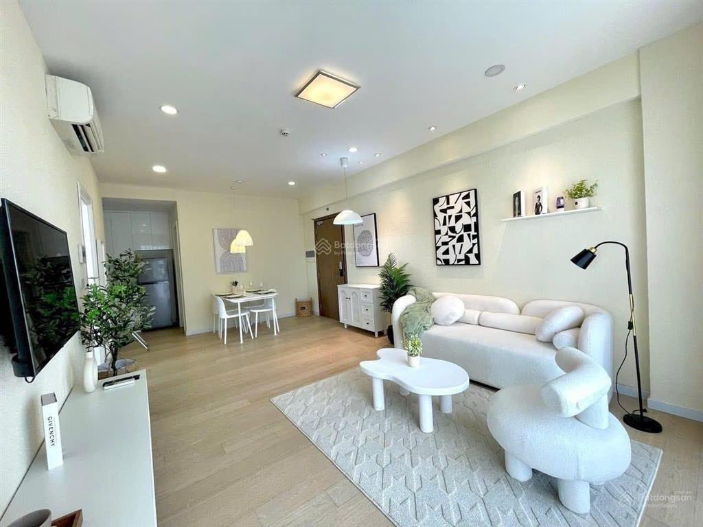 Cần cho thuê 2pn2wc millennium quận 4 giá 22 triệu/tháng.  0909 024 ***