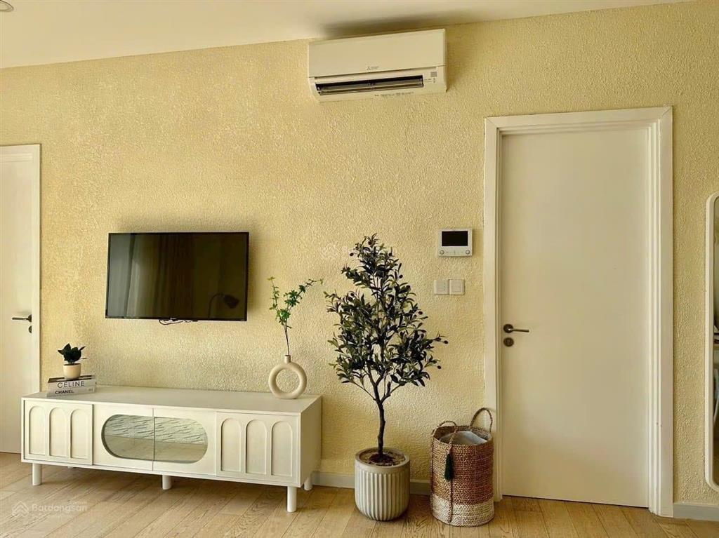 Cần cho thuê 2pn2wc millennium quận 4 giá 22 triệu/tháng.  0909 024 ***