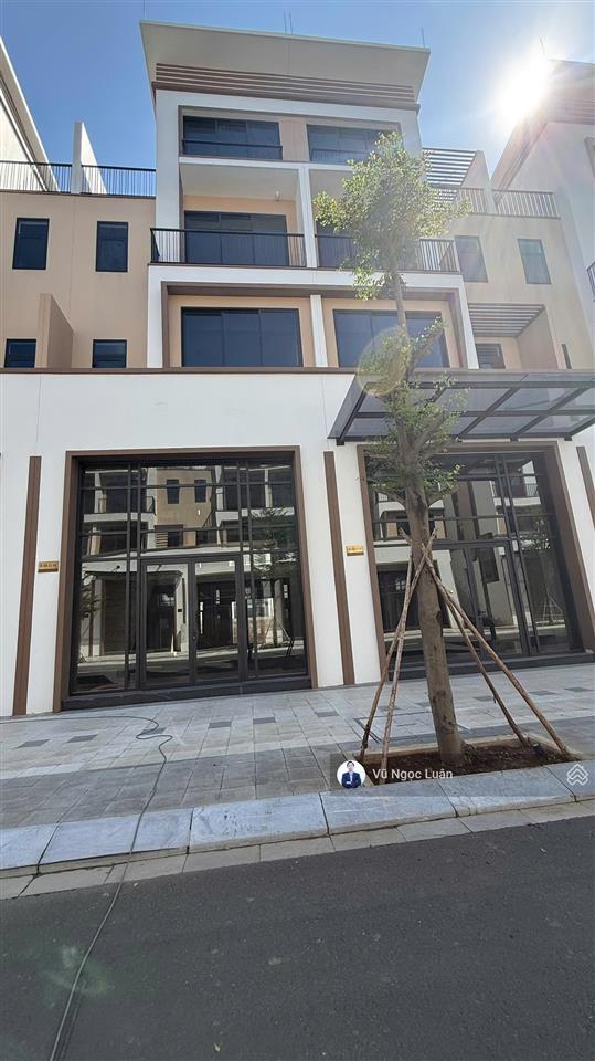 Nhà phố 120m2, kẹt tiền bán gấp giá tốt nhất 5,5 tỷ (giá 100% full)  sẵn công chứng ngay