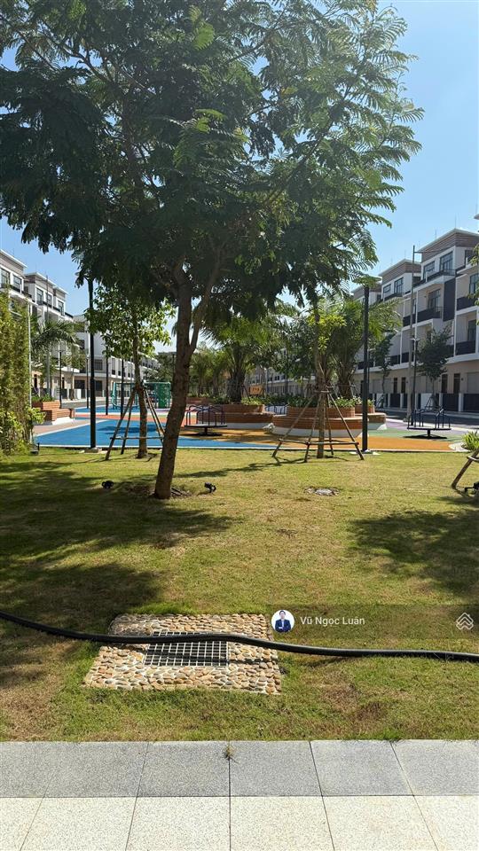 Nhà phố 120m2, kẹt tiền bán gấp giá tốt nhất 5,5 tỷ (giá 100% full)  sẵn công chứng ngay