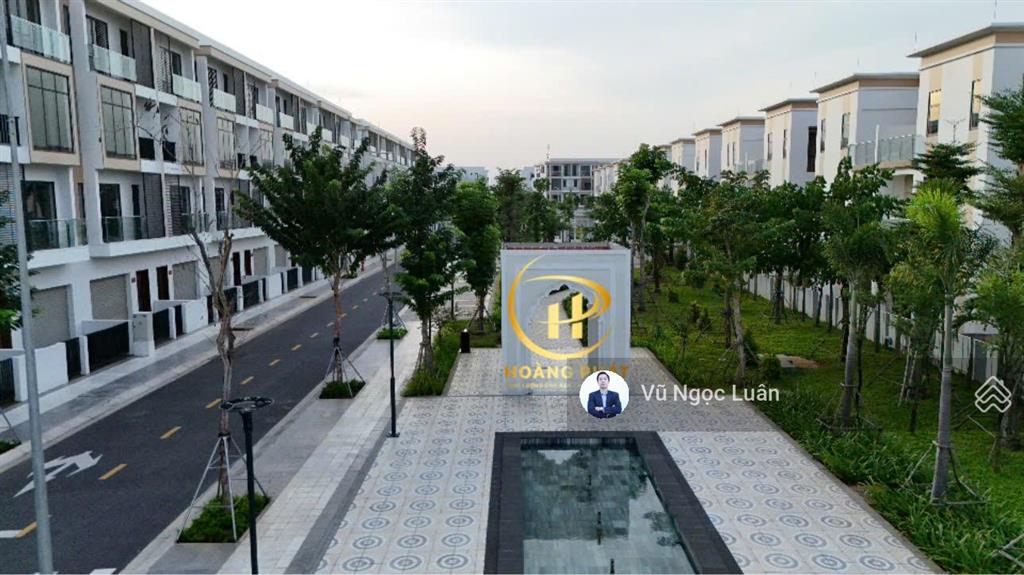 Nhà phố 120m2, kẹt tiền bán gấp giá tốt nhất 5,5 tỷ (giá 100% full)  sẵn công chứng ngay