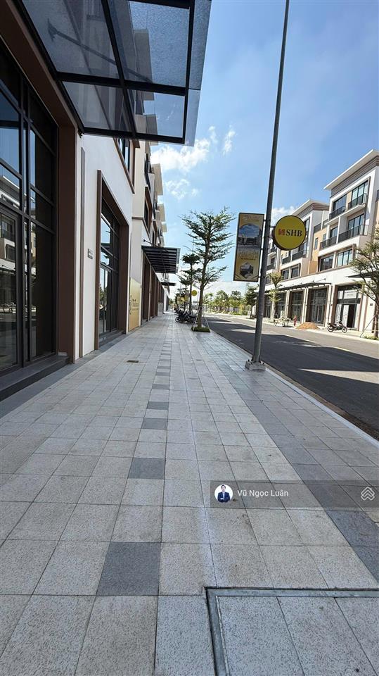 Nhà phố 120m2, kẹt tiền bán gấp giá tốt nhất 5,5 tỷ (giá 100% full)  sẵn công chứng ngay