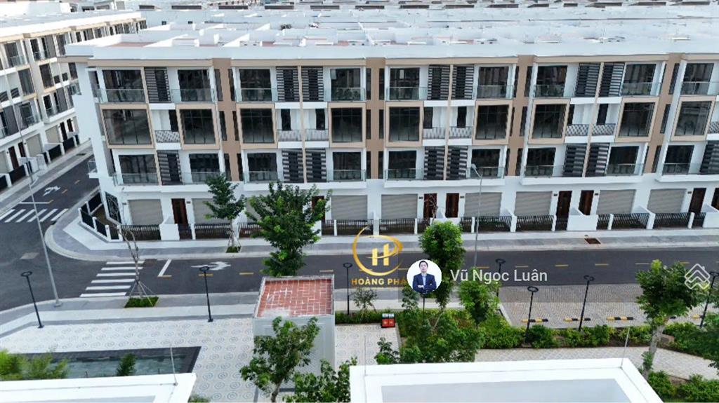 Nhà phố 120m2, kẹt tiền bán gấp giá tốt nhất 5,5 tỷ (giá 100% full)  sẵn công chứng ngay