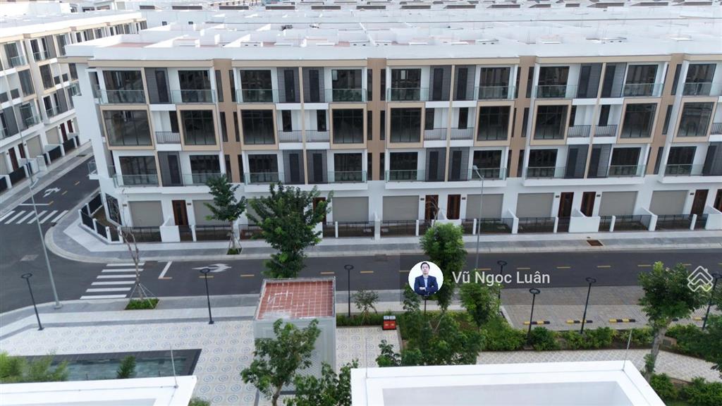 Nhà phố 120m2, kẹt tiền bán gấp giá tốt nhất 5,5 tỷ (giá 100% full)  sẵn công chứng ngay