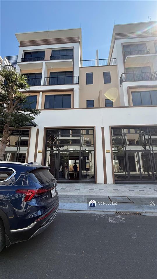 Nhà phố 120m2, kẹt tiền bán gấp giá tốt nhất 5,5 tỷ (giá 100% full)  sẵn công chứng ngay