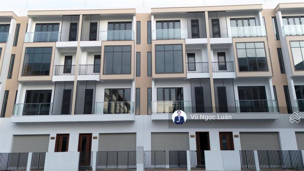 Nhà phố 120m2, kẹt tiền bán gấp giá tốt nhất 5,5 tỷ (giá 100% full)  sẵn công chứng ngay