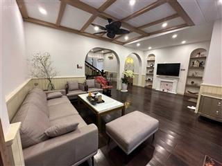 Biệt thự liên kế mỹ thái phú mỹ hưng q7 tp hcm giá tốt 39 tỷ. nhà đẹp ở ngay.  0919 582 *** em tiên