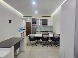 Văn phòng golden king phú mỹ hưng 33m2 có nội thất.  0909 448 *** ms hiền