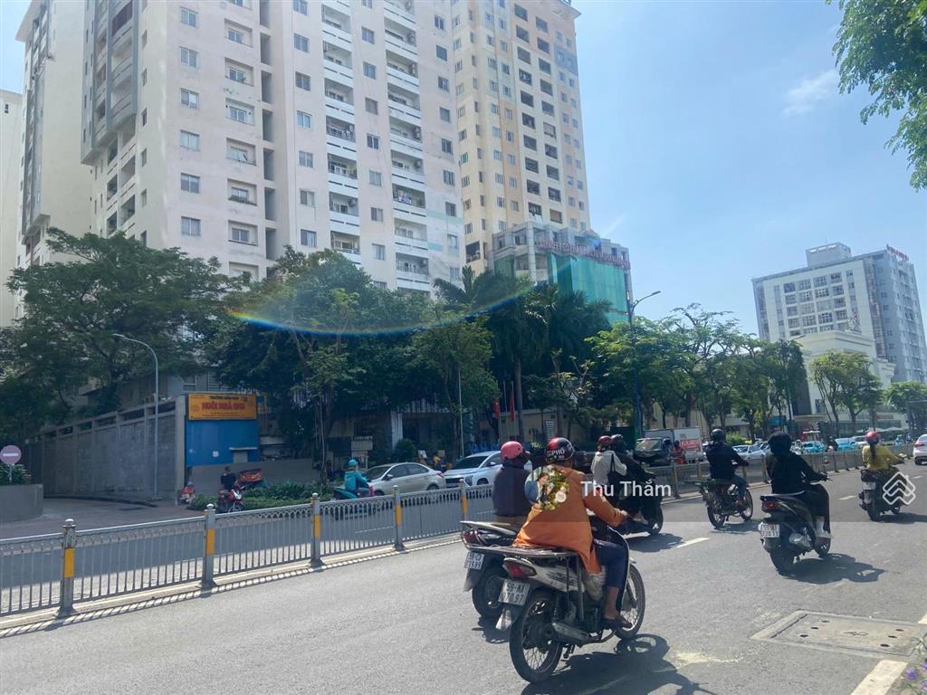 Bán penhouse chung cư vạn đô, bến vân đồn, 171m2, sổ hồng full nội thất  0908 155 ***