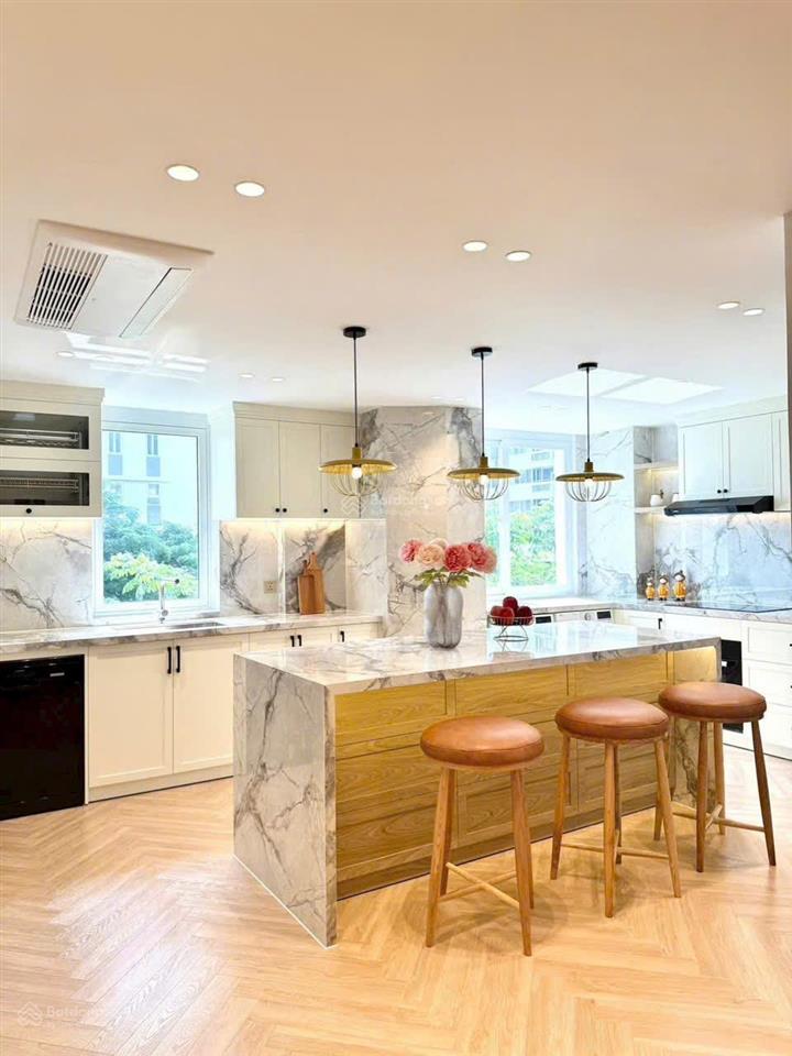 Bán gấp căn hộ green valley dt 120m , sổ hồng cằm tay giá 9.8 tỷ . 0918 622 ***