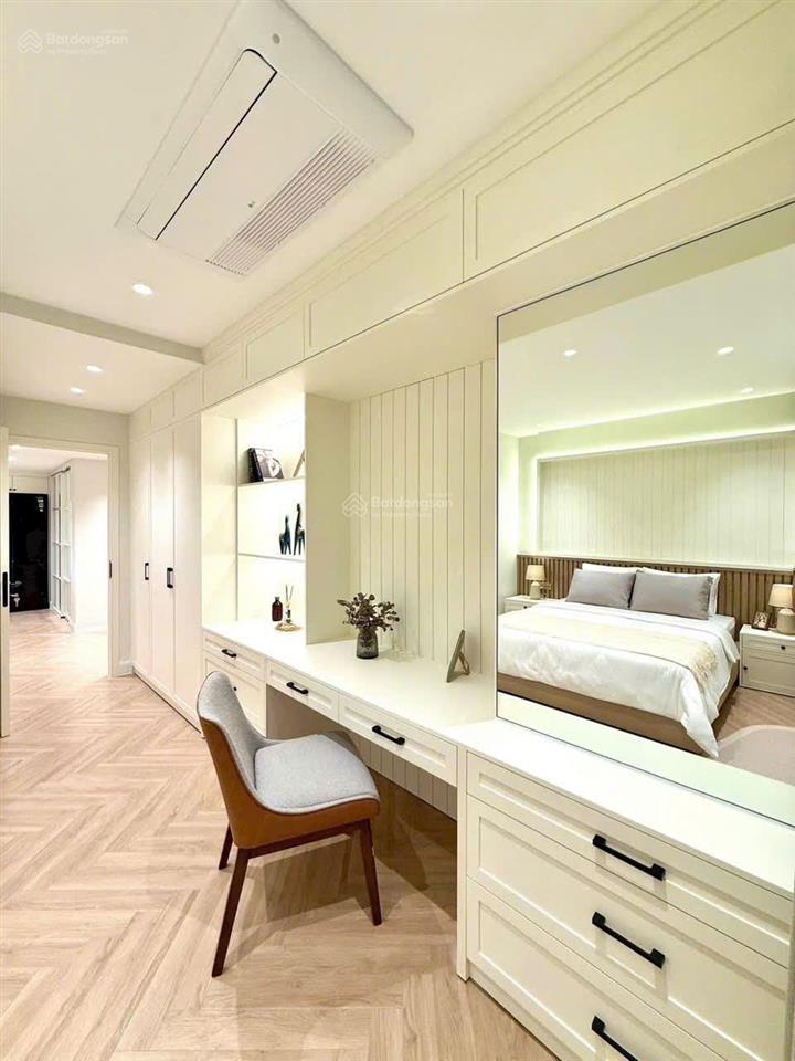 Bán gấp căn hộ cao cấp mỹ khánh phú mỹ hưng q7  dt 118m2 giá 9.1 tỷ còn thương lượng