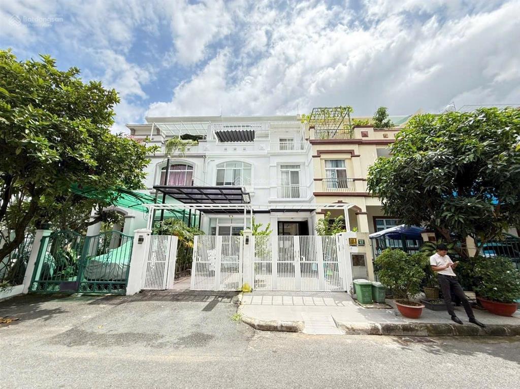 Bán bt 4pn, 3wc, 126m2 tại hưng thái 1 & 2, q7, hcm, 32 tỷ