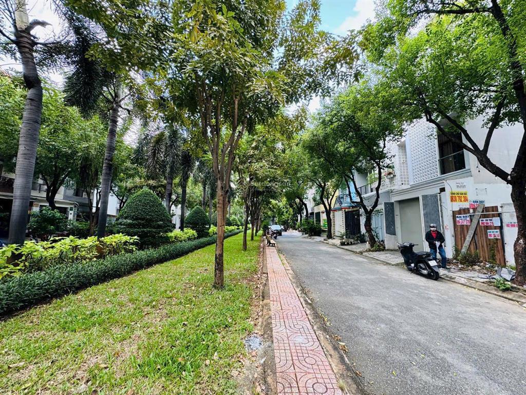 Bán gấp nhà mặt phố 200m2 tại đường 9a, trung sơn, hcm, giá 65 tỷ vnd