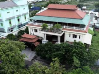 Biệt phủ an dương vương  ngang 30m tặng nội thất gỗ 30t có hầm hầm rượu chỉ 65t còn tl !