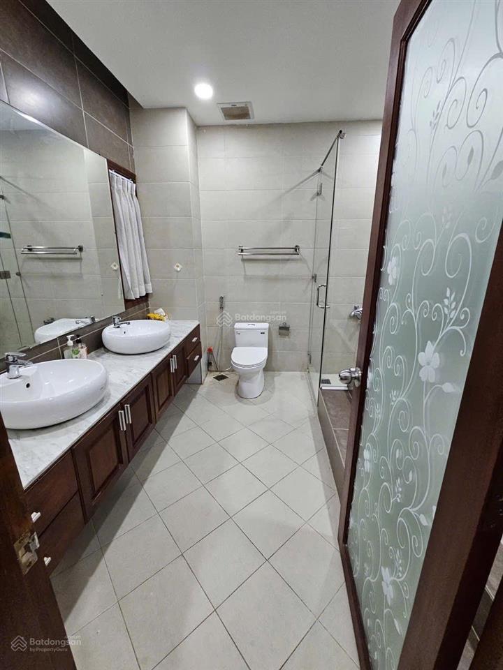 Siêu hiếm! nhà mt kdc phú lợi, 5x24, 4t thang máy xịn, gara oto, yên tĩnh, tặng full nội thất, 9.3t