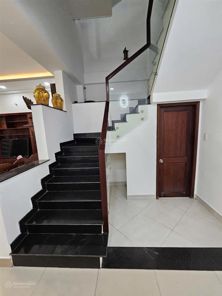 Siêu hiếm! nhà mt kdc phú lợi, 5x24, 4t thang máy xịn, gara oto, yên tĩnh, tặng full nội thất, 9.3t