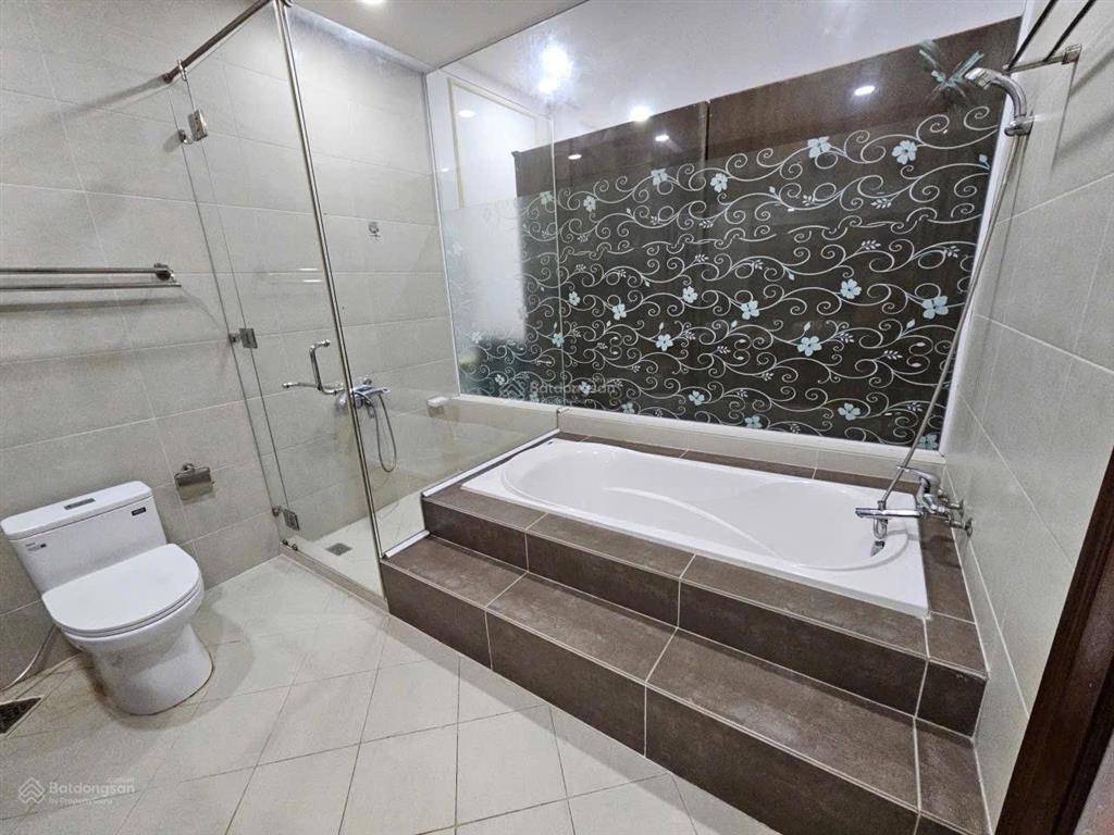 Siêu hiếm! nhà mt kdc phú lợi, 5x24, 4t thang máy xịn, gara oto, yên tĩnh, tặng full nội thất, 9.3t