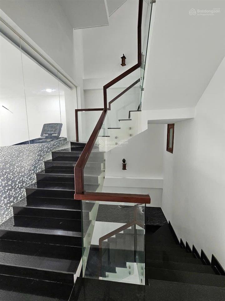 Siêu hiếm! nhà mt kdc phú lợi, 5x24, 4t thang máy xịn, gara oto, yên tĩnh, tặng full nội thất, 9.3t