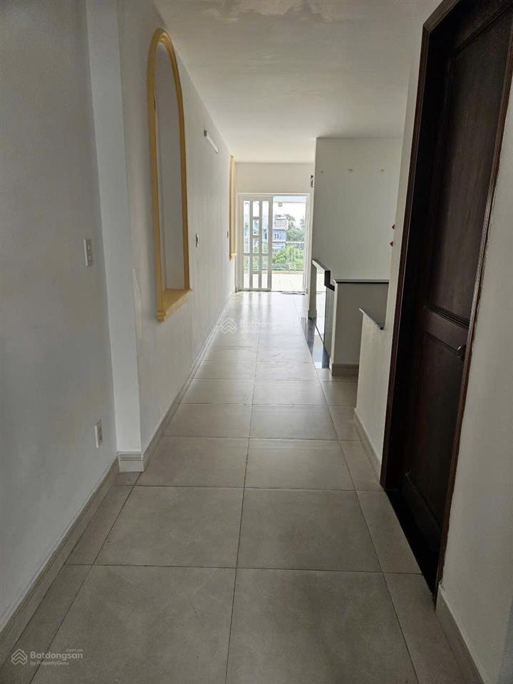 Siêu hiếm! nhà mt kdc phú lợi, 5x24, 4t thang máy xịn, gara oto, yên tĩnh, tặng full nội thất, 9.3t