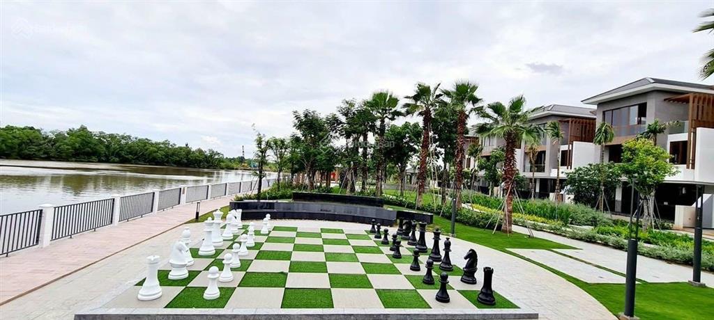 Dinh thự ven sông 583m2 đất + 150m2 sân vườn + 400m2 bờ sông