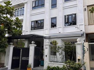 Bán biệt thự b64 nam thông 2 phú mỹ hưng nhà mới đẹp, full nội thất, có thang máy
