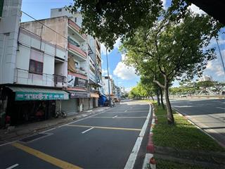 Bán nhà phố mặt tiền võ văn kiệt phường 5, quận 5 có thang máy