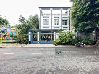 Bán biệt thự góc công viên mỹ phước phú mỹ hưng. nhà mới