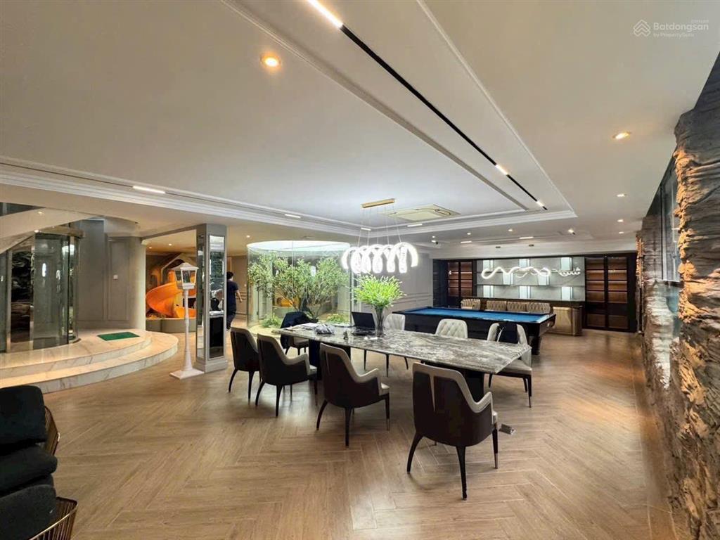 Bán biệt thự đơn lập nam thông 2 phú mỹ hưng | dt 370m2 | 3 mặt tiền | giá 165 tỷ