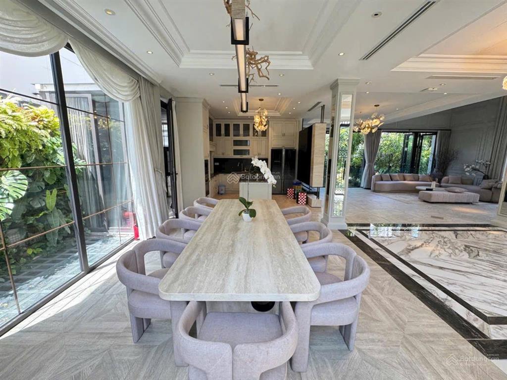 Bán biệt thự đơn lập nam thông 2 phú mỹ hưng | dt 370m2 | 3 mặt tiền | giá 165 tỷ