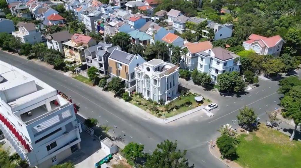 Bán biệt thự đơn lập nam thông 2 phú mỹ hưng | dt 370m2 | 3 mặt tiền | giá 165 tỷ