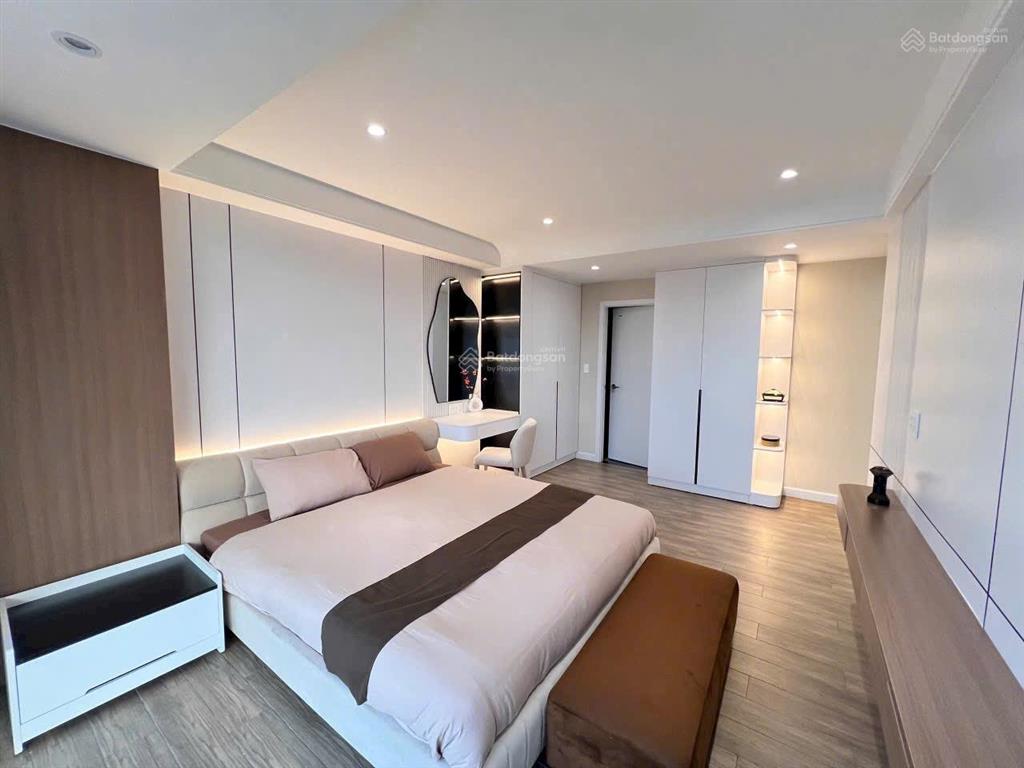 Bán căn hộ garden plaza 2. dt 141m ,3pn, 2wc full nội thất mới 100% giá tốt. 0914 266 ***.