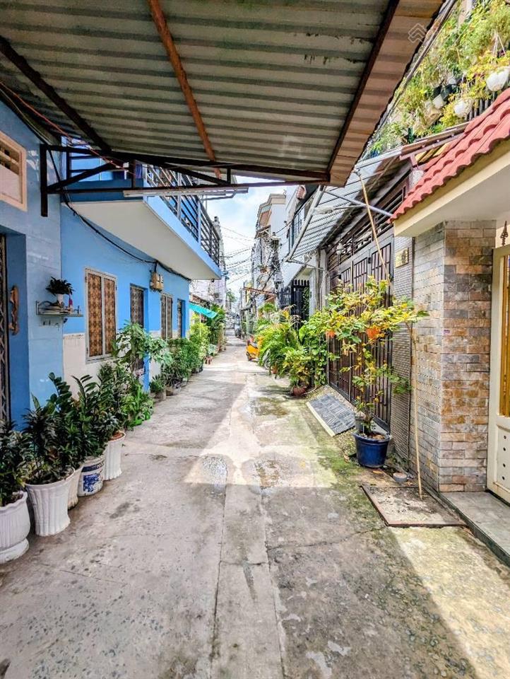 Định cư nên bán gấp căn nhà hxh thuộc khu vip 793 dt 4,06x23 giá 6tỷ8 thích hợp cho ai mua đầu tư