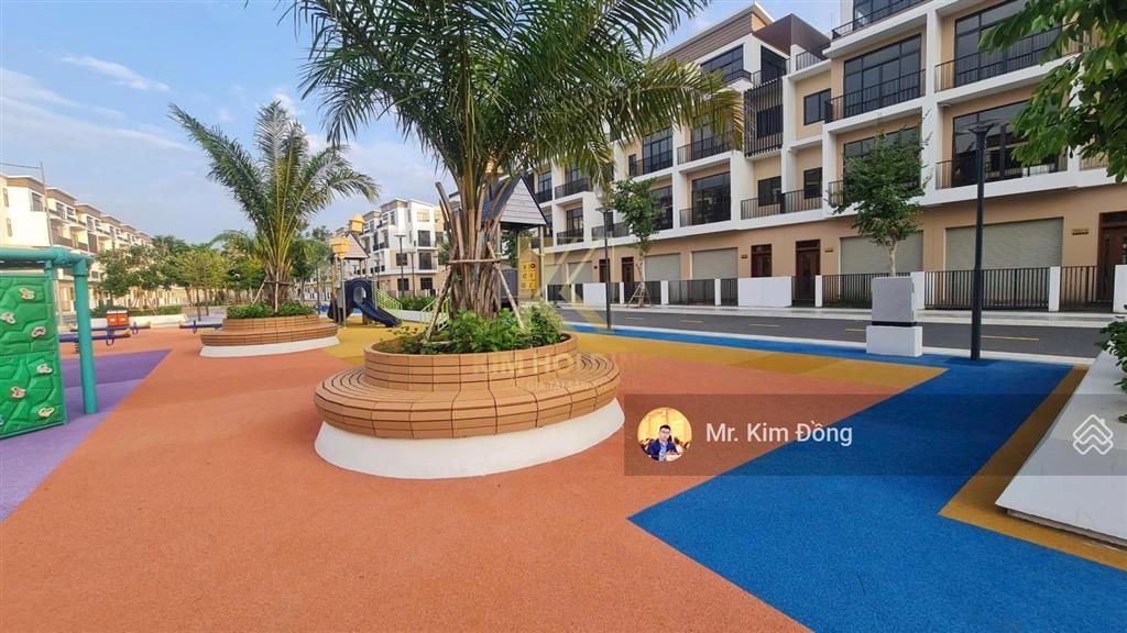 Nhà phố đường lớn 120m2, kẹt tiền bán gấp giá tốt nhất 5,3 tỷ (giá 100% full)  sẵn công chứng ngay