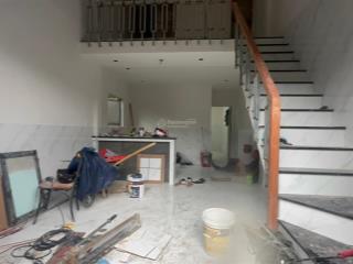 Bán gấp nhà mới 1 trệt 1 lầu 3pn dt 4m dài 12m + sân trước rộng 4x3m hxh c11 phạm hùng