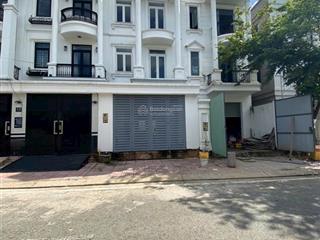 Bán nhà mặt phố kdc trường lưu, 8,2 tỷ, 100m2, giá siêu hời ngay vành đai 3  vinhomes