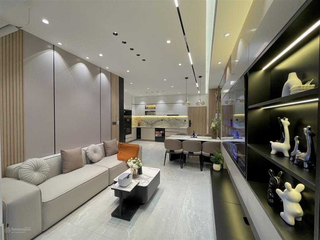 Cần bán nhanh căn hộ sky garden 3, nhà đẹp, mới 100%, view hồ bơi. 0917 300 ***