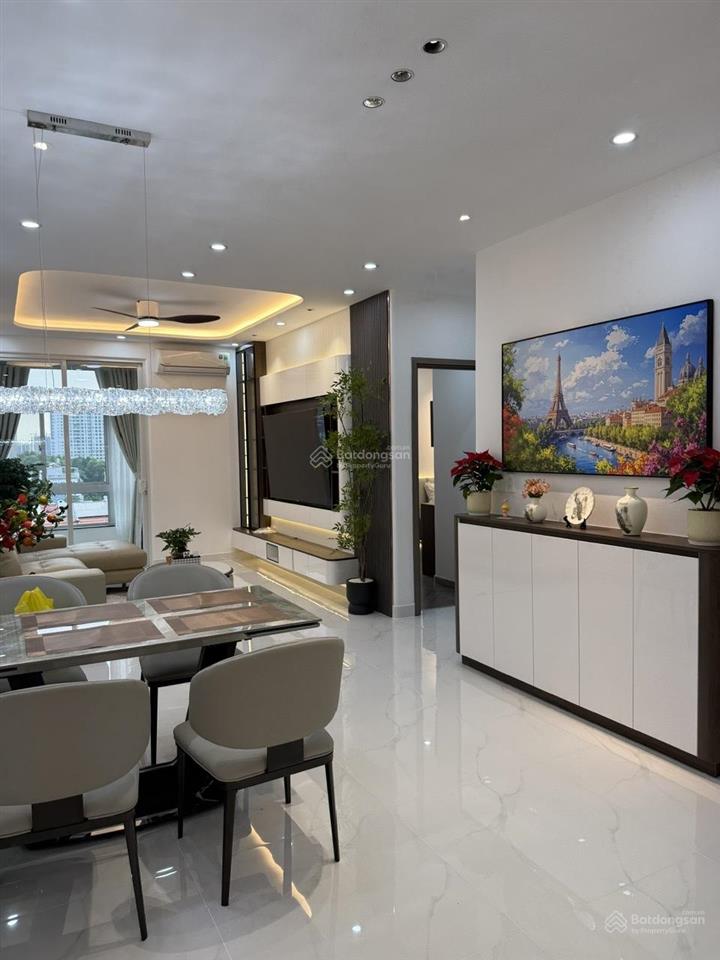 Cần bán căn góc sky garden 2, phú mỹ hưng, q7 nhà đẹp, mới 100%, giá rẻ.  0917 300 *** em hằng