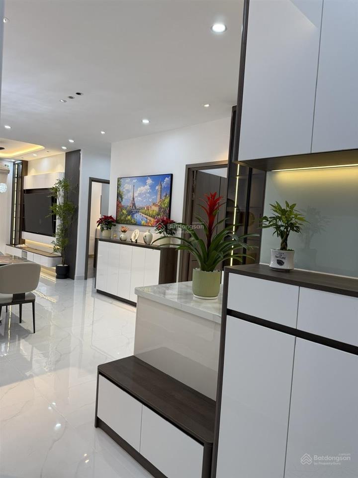 Cần bán căn góc sky garden 2, phú mỹ hưng, q7 nhà đẹp, mới 100%, giá rẻ.  0917 300 *** em hằng
