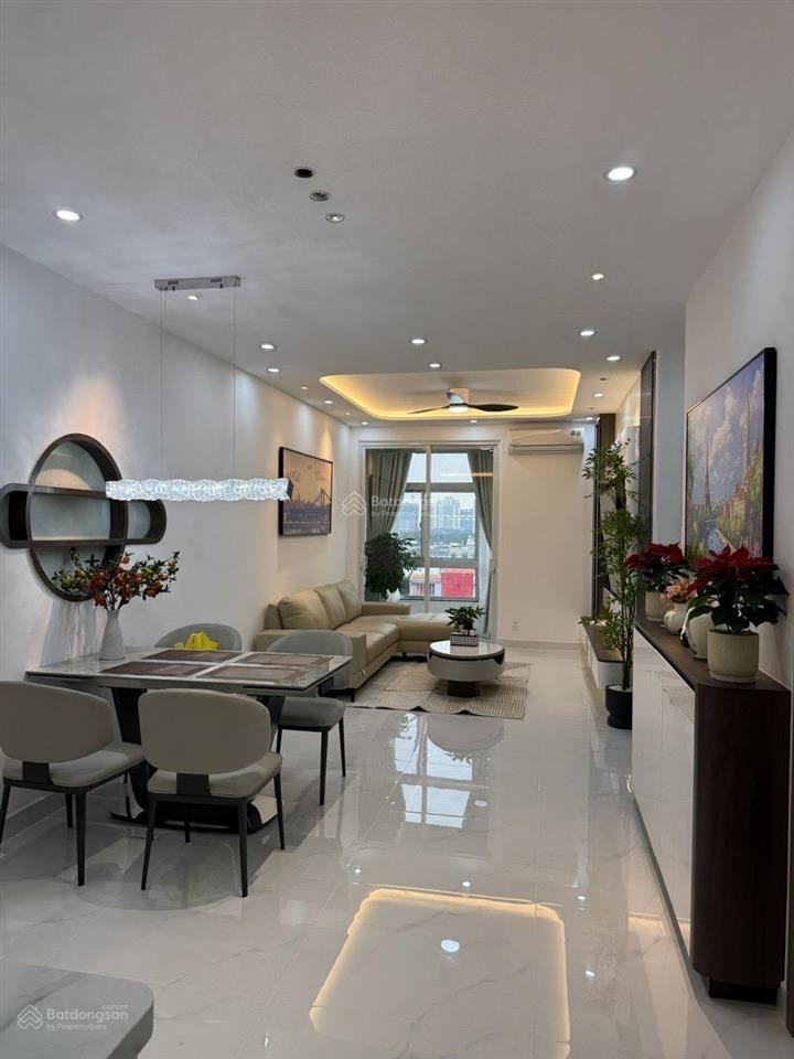 Cần bán căn góc sky garden 2, phú mỹ hưng, q7 nhà đẹp, mới 100%, giá rẻ.  0917 300 *** em hằng