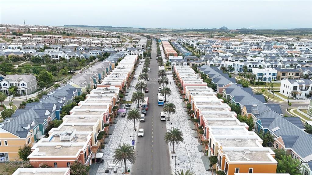 Bán shophouse căn góc vỉa hè 15m trục 20m novaworld phan thiết trục 20m giá 4 tỷ 799 vnd, dt 120m2