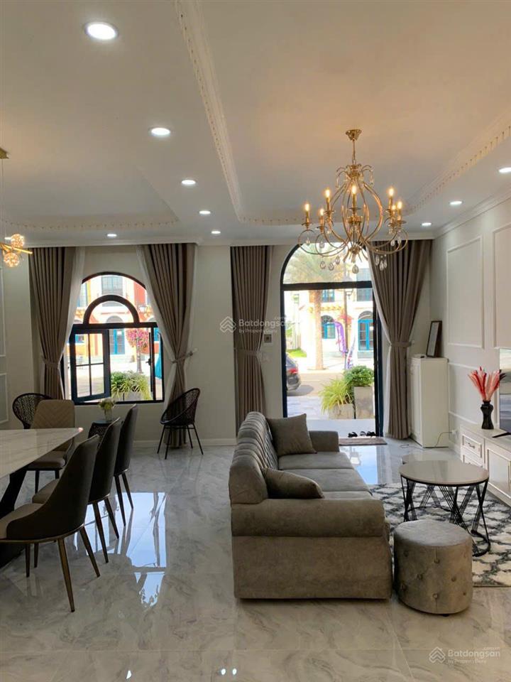 Bán shophouse căn góc vỉa hè 15m trục 20m novaworld phan thiết trục 20m giá 4 tỷ 799 vnd, dt 120m2